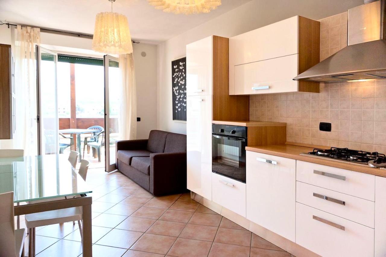 Isa-Apartments 4 Beds In Residence With Swimming-Pool In San Vincenzo, Just 600 Meters From The Sea ภายนอก รูปภาพ