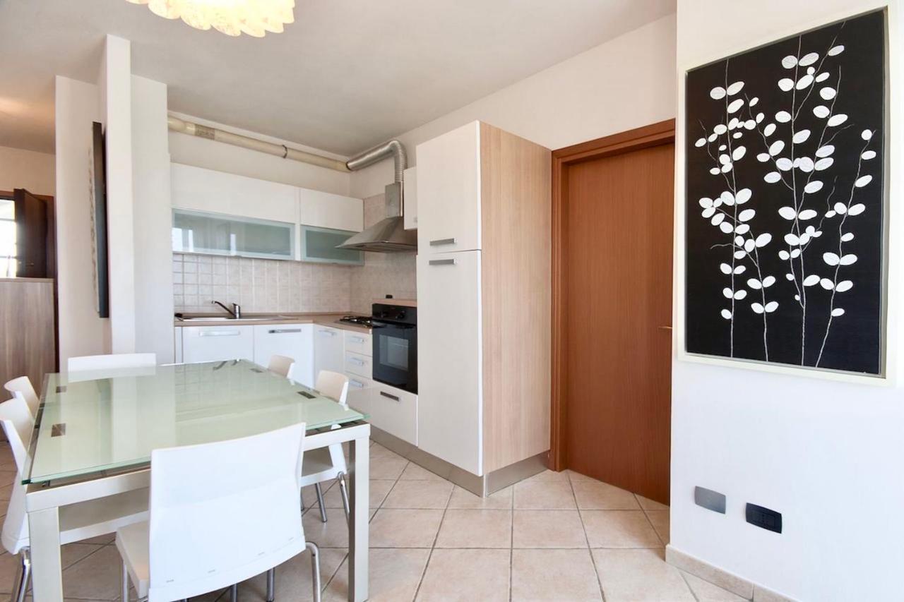 Isa-Apartments 4 Beds In Residence With Swimming-Pool In San Vincenzo, Just 600 Meters From The Sea ภายนอก รูปภาพ