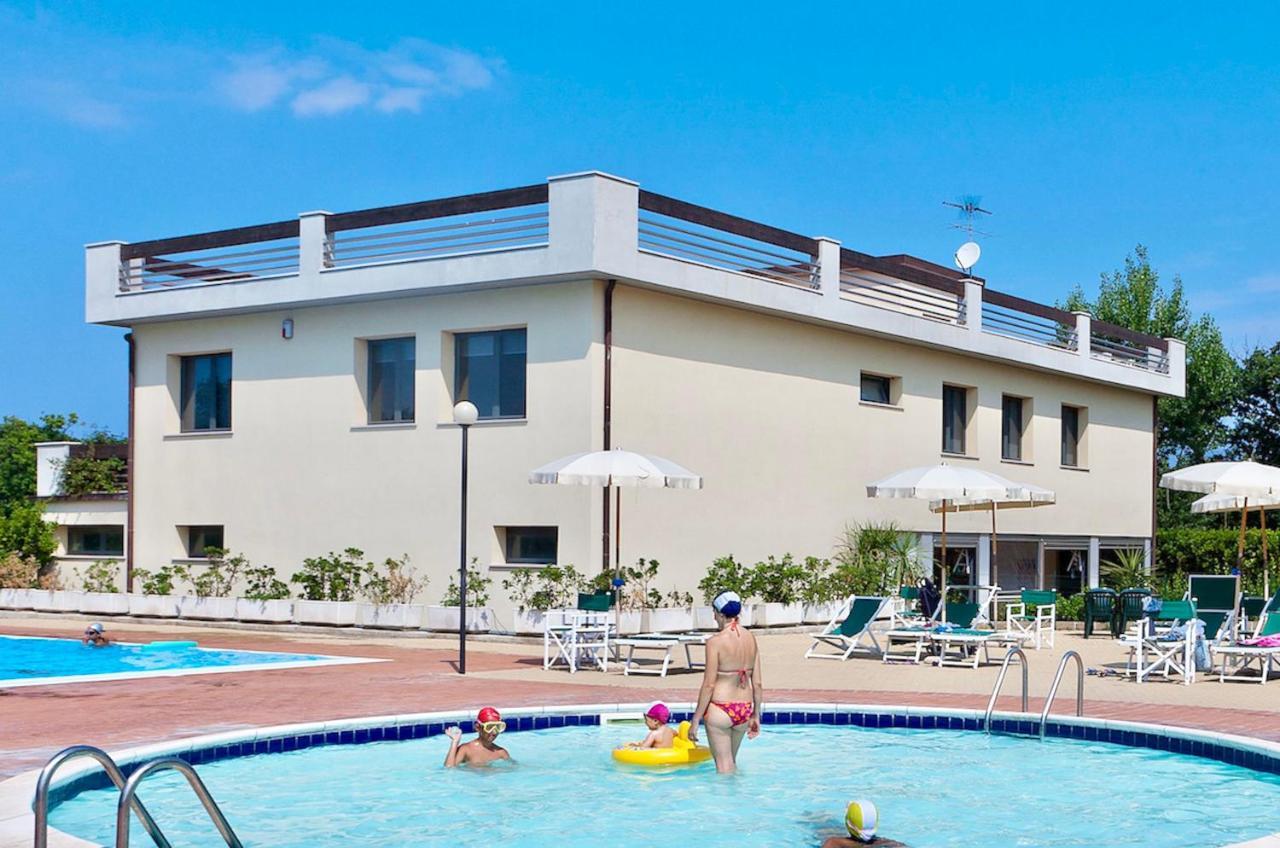 Isa-Apartments 4 Beds In Residence With Swimming-Pool In San Vincenzo, Just 600 Meters From The Sea ภายนอก รูปภาพ
